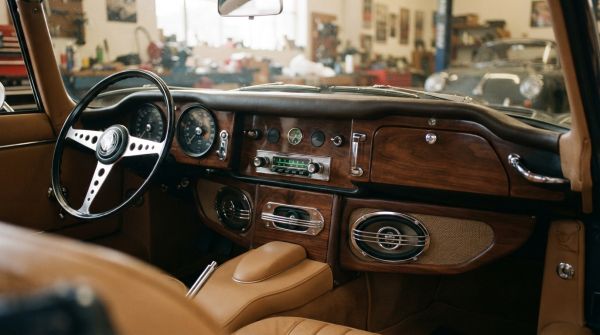Comment sélectionner le système audio idéal pour sublimer votre voiture vintage ?