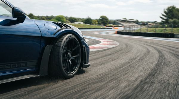 Guide d'Achat : Les Meilleurs Pneus Auto pour Passionnés de Sport