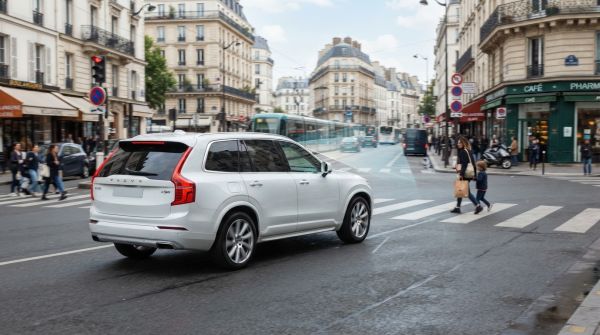 Les bénéfices des systèmes de freinage assisté pour une conduite urbaine optimale : découvrez leur impact!